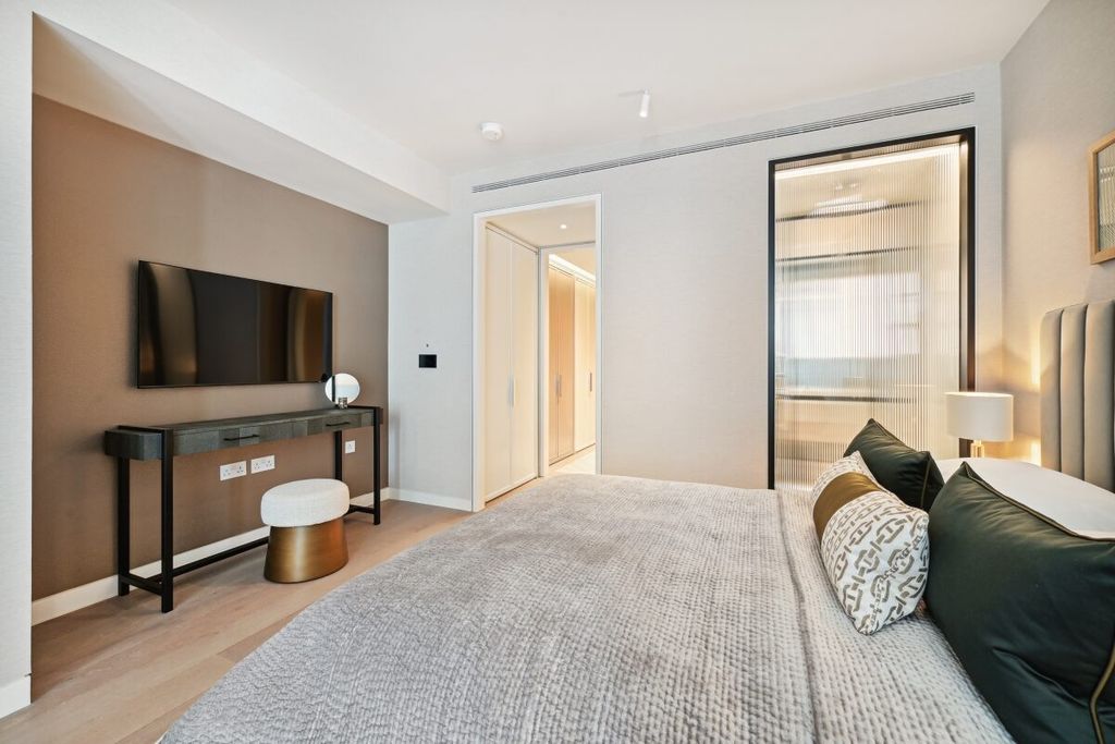 Property photo 3 of 12 Jll