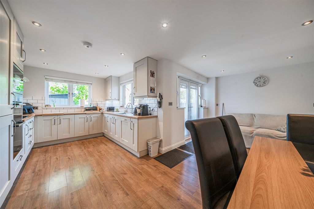 Property photo 2 of 15 6-68133372E511A-1286366-Arw-6c.Jpg