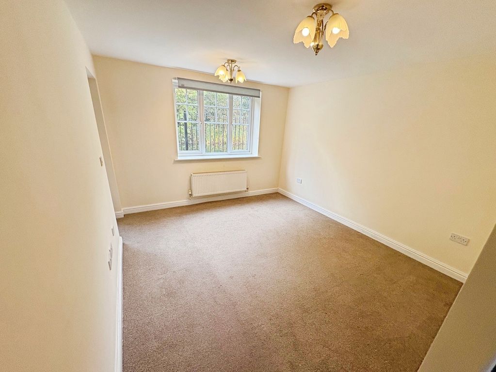 Property photo 3 of 10 Living Room