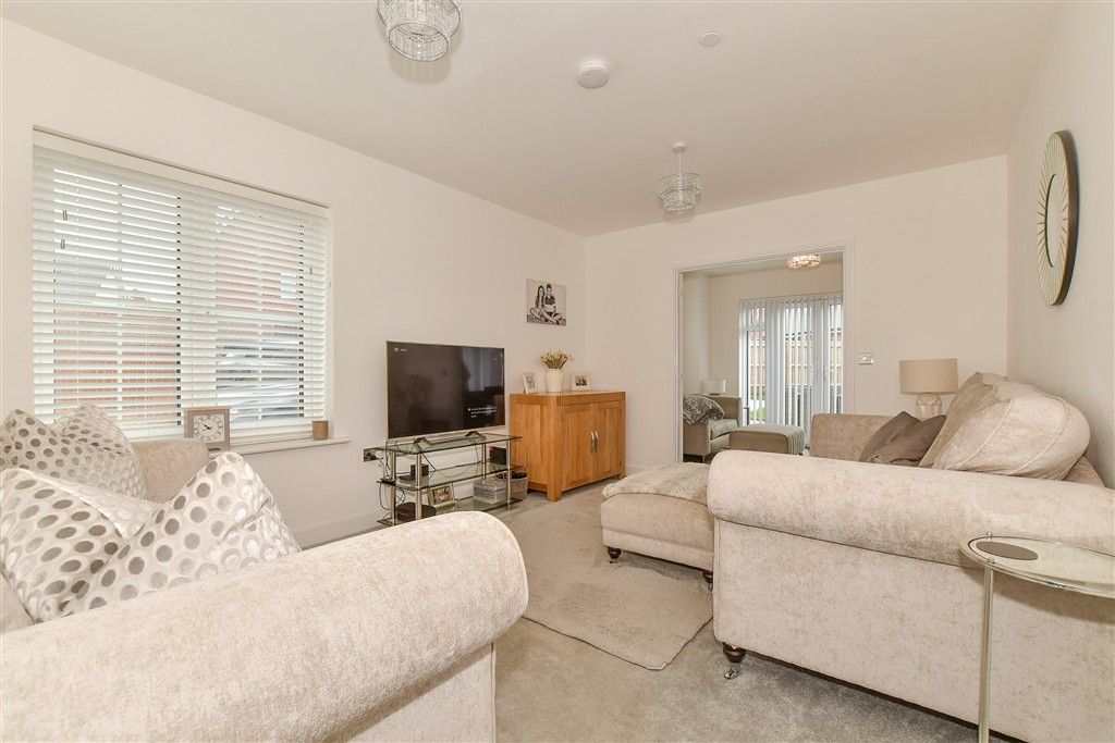 Property photo 1 of 16 Lounge