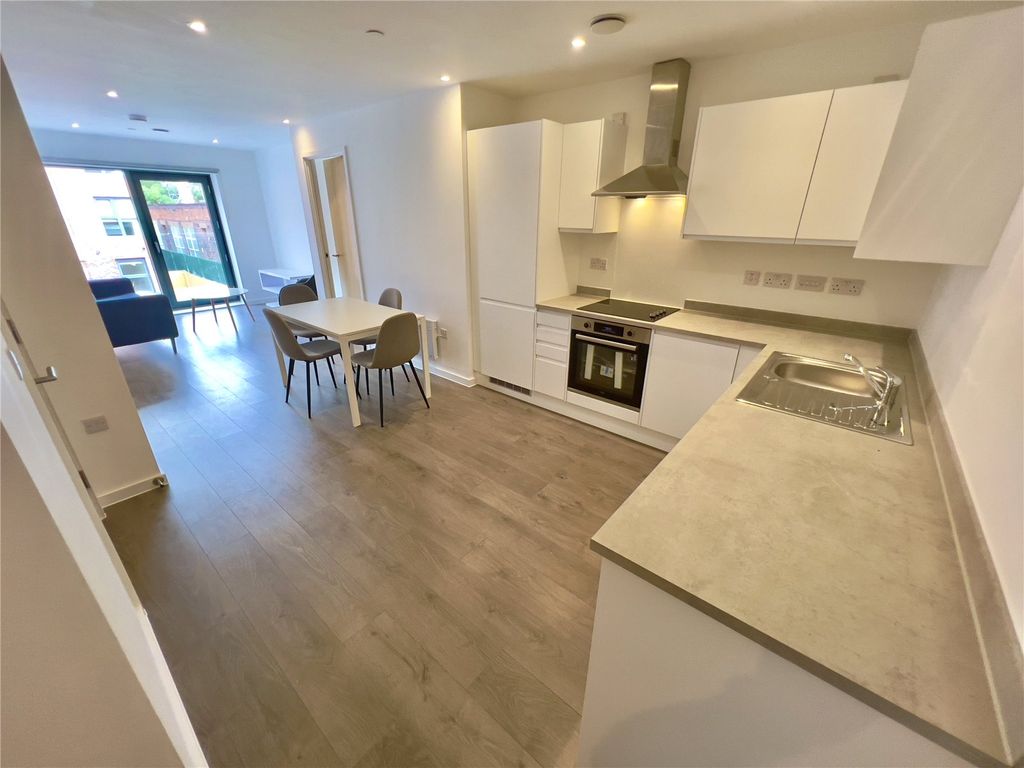Property photo 3 of 10 Kitchen