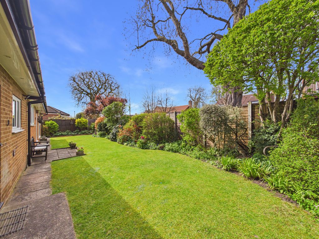 Property photo 3 of 24 Cam01354G0-Pr0693-Still018