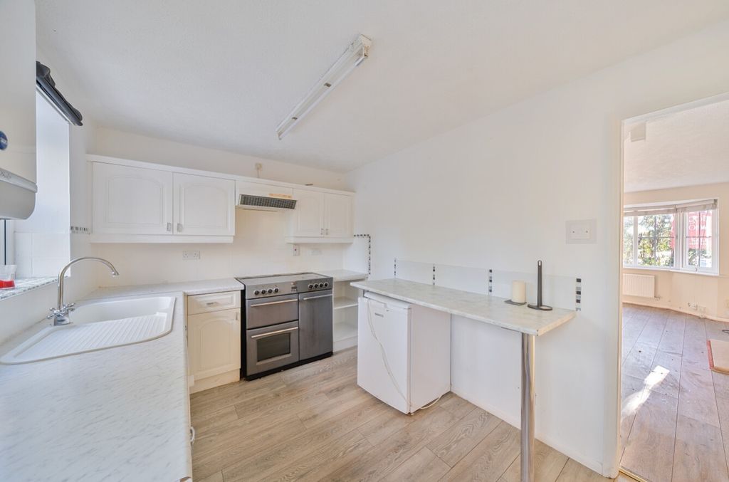 Property photo 3 of 23 1387169-26-695Bcb281098d-Arw-1