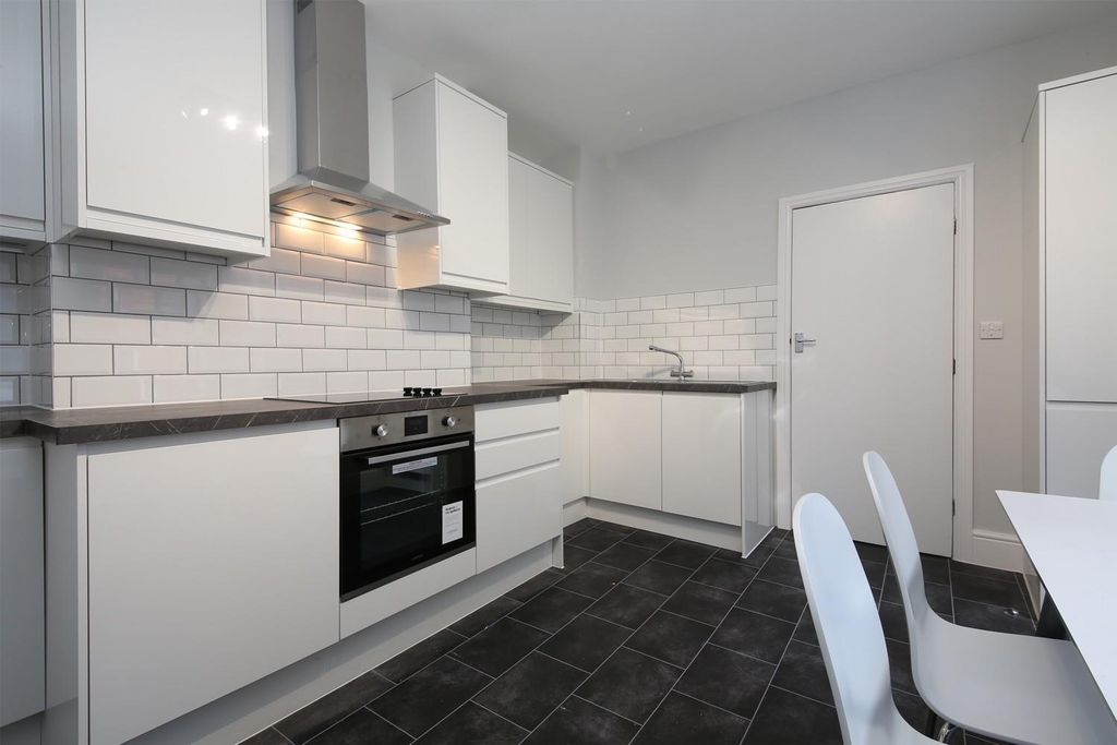 Property photo 3 of 10 Kitchen 2.Jpg