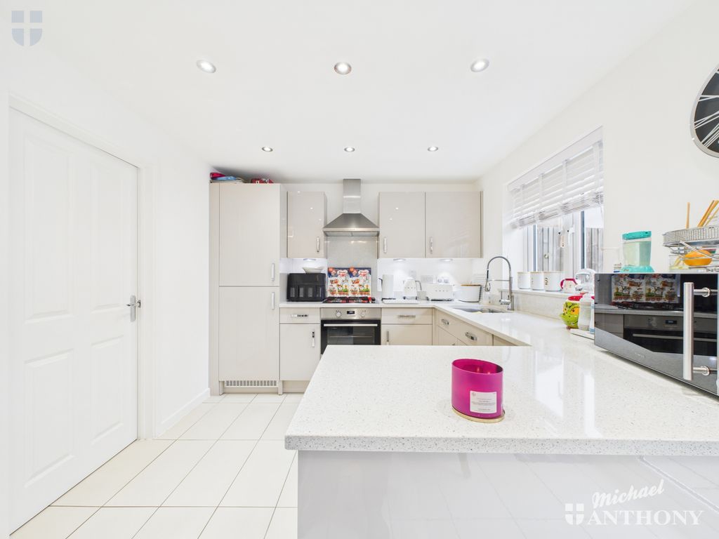 Property photo 2 of 14 Cam02773G0-Pr0382-Still005