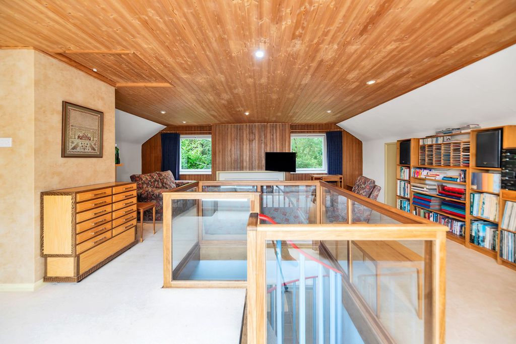 Property photo 3 of 32