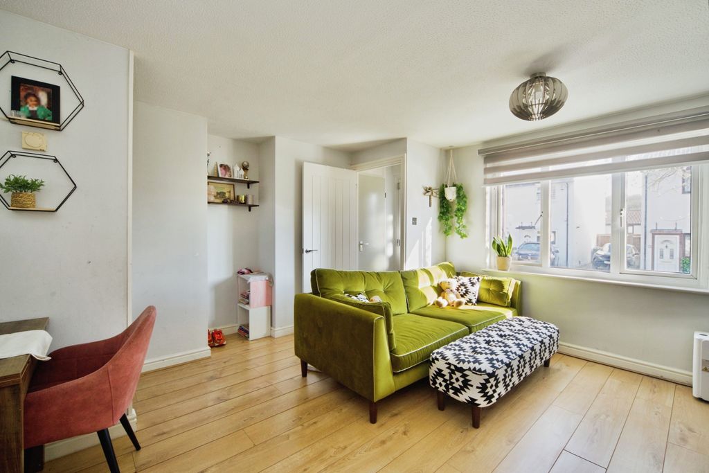 Property photo 1 of 15 Living Room