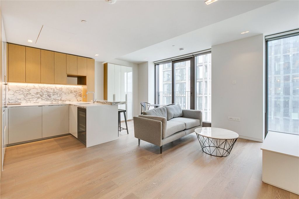 Property photo 3 of 12 Kitchen/Reception