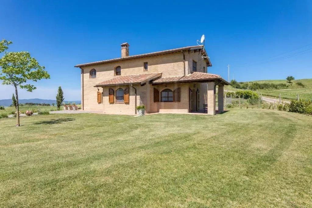 Property photo 2 of 18