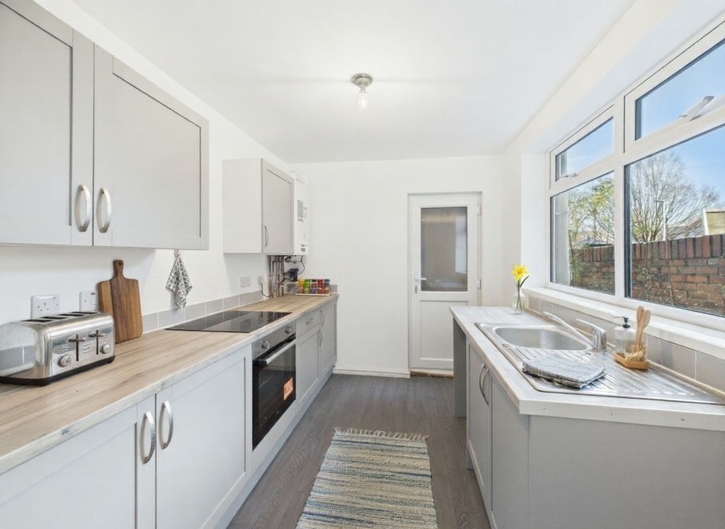 Property photo 1 of 7 4692143