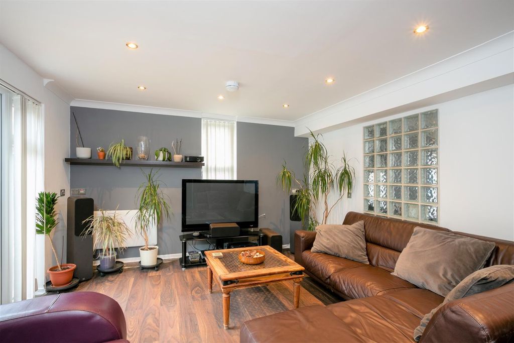 Property photo 3 of 23