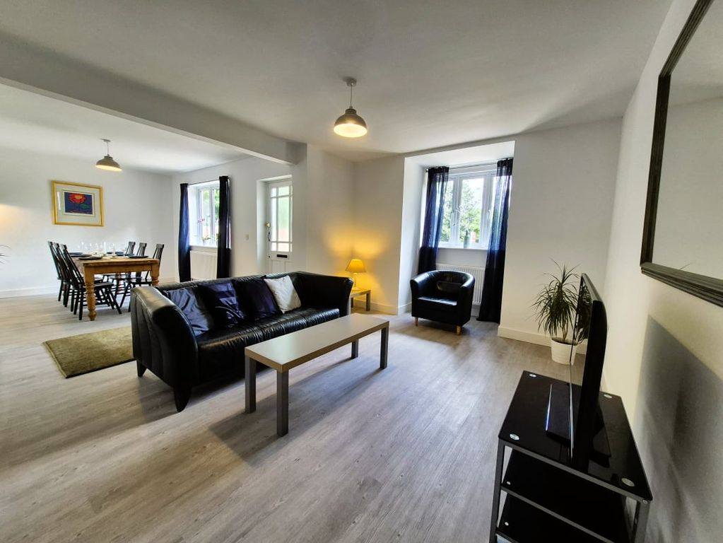 Property photo 2 of 35