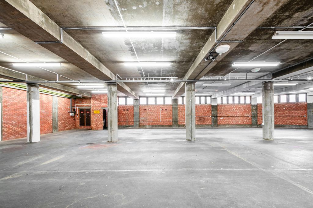 Property photo 3 of 11 Bayford St Bus Centre U1 New  Low Res 2.Jpg