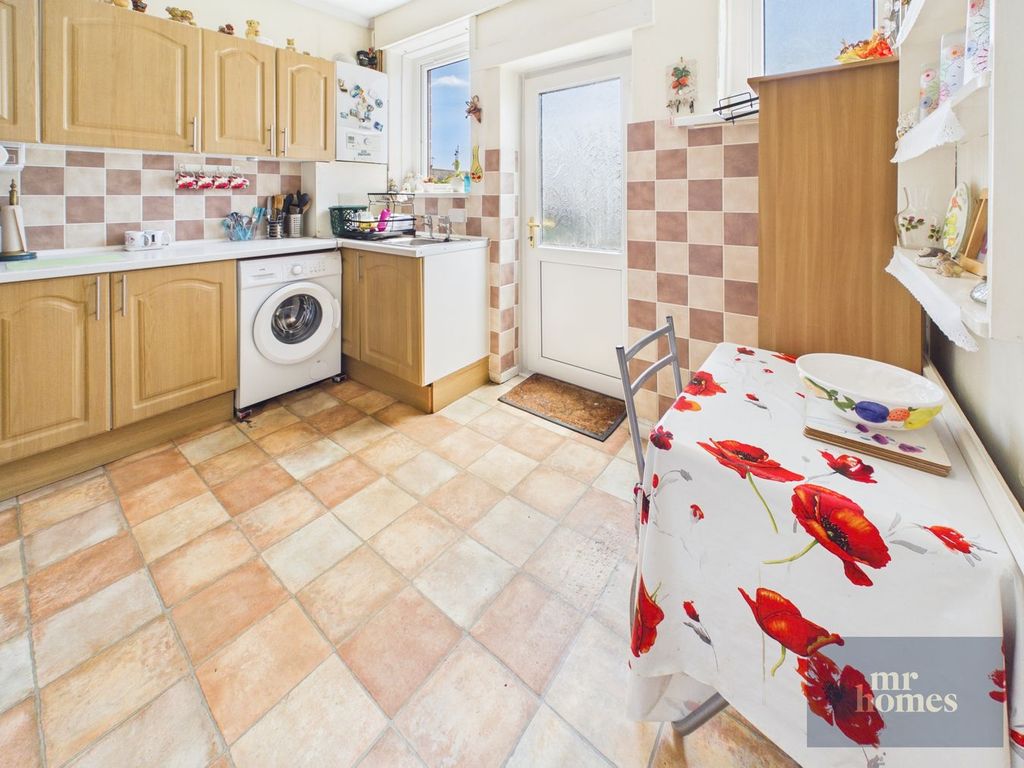 Property photo 2 of 32
