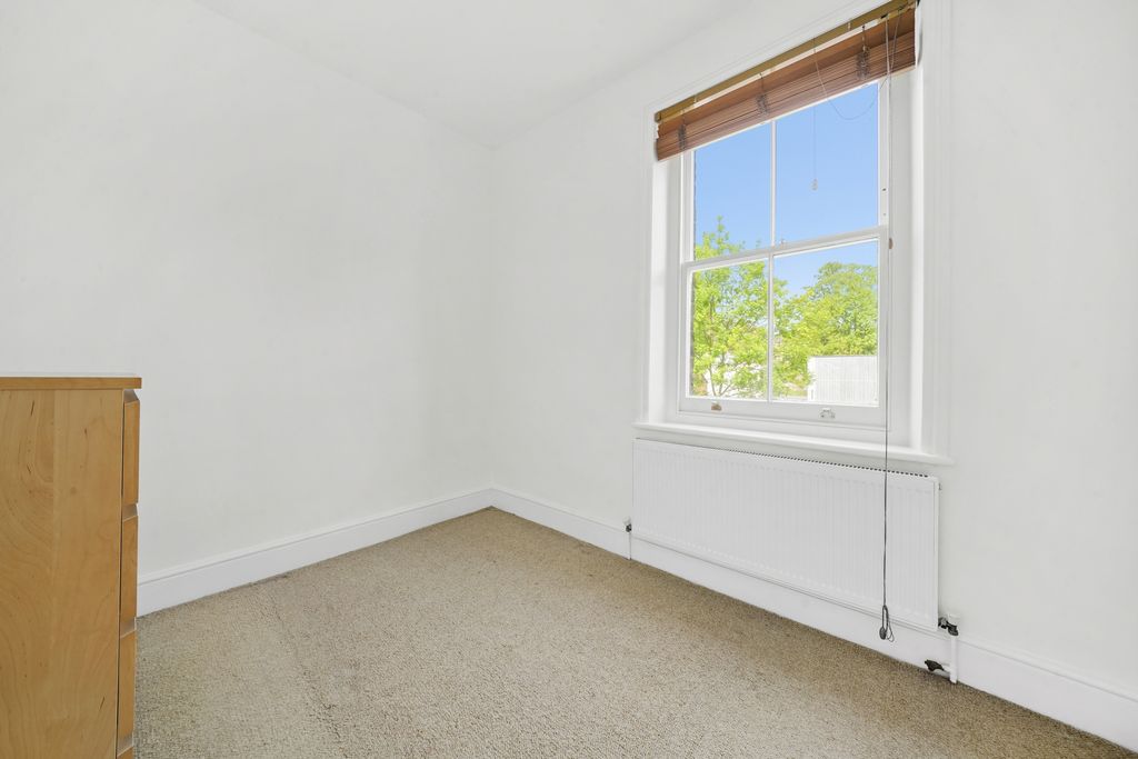 Property photo 3 of 7 Bedroom 1