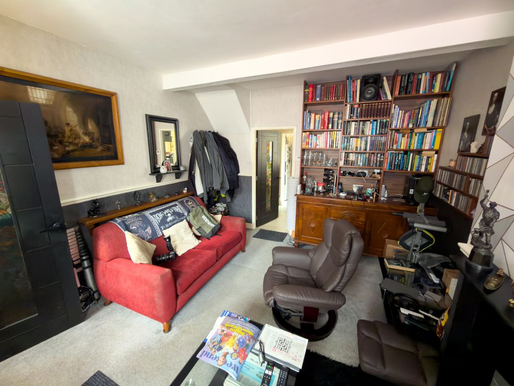 Property photo 3 of 28
