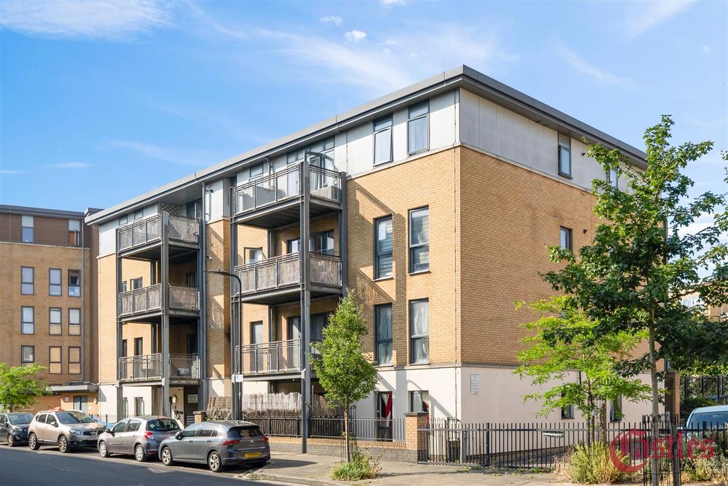 Property photo 2 of 17