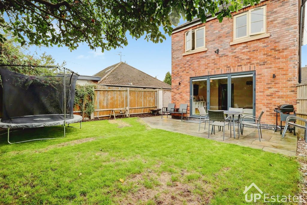 Property photo 2 of 18