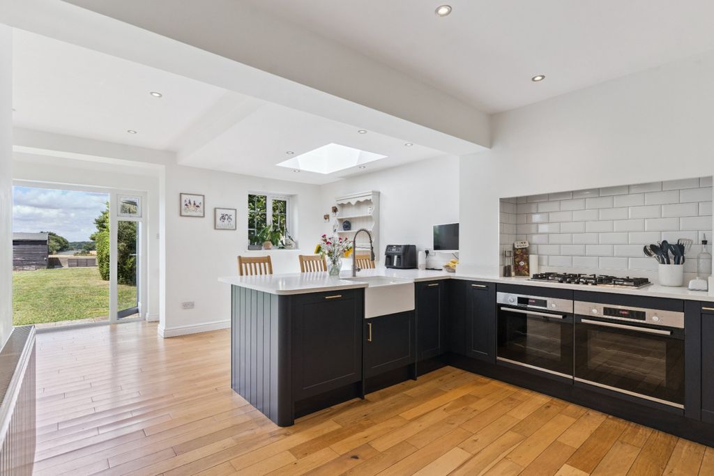 Property photo 2 of 38 4377858