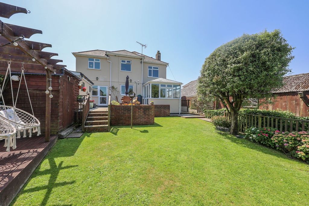 Property photo 1 of 32