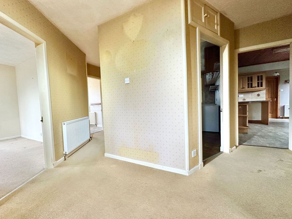 Property photo 3 of 34