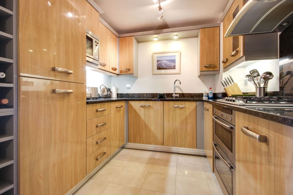 Property photo 2 of 11 Kitchen