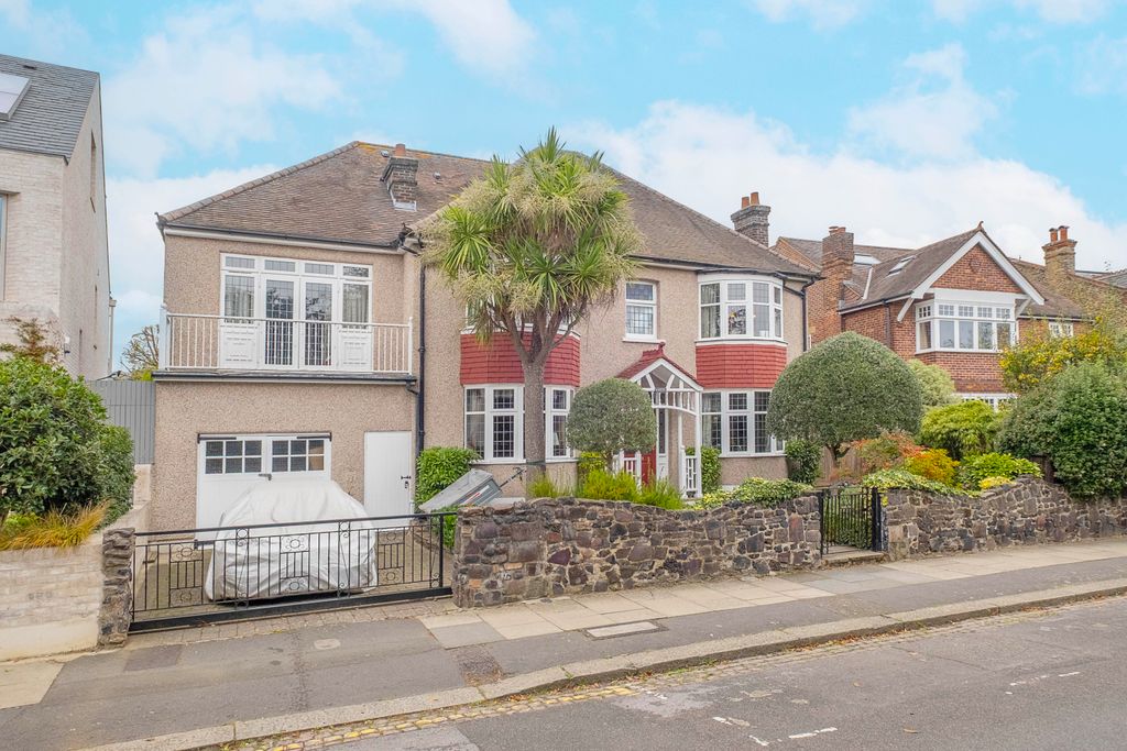 Property photo 1 of 39