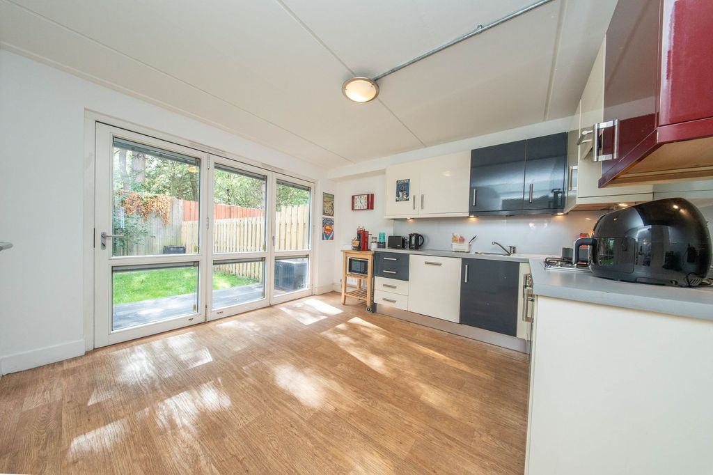 Property photo 3 of 19 Breakfasting Kitchen
