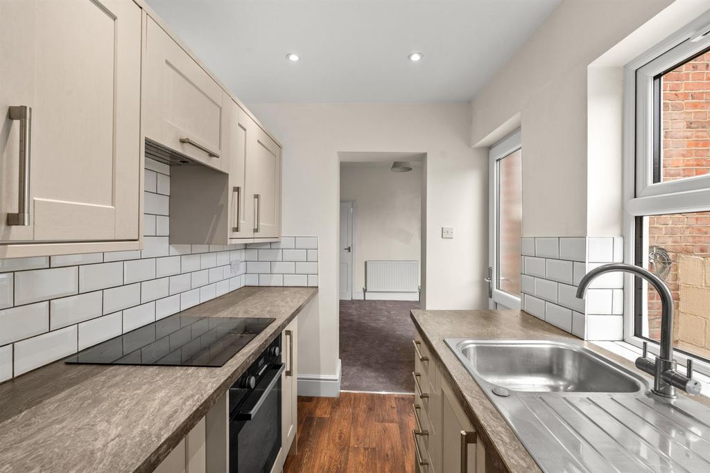 Property photo 3 of 15 52Onleystreet-008.Jpg