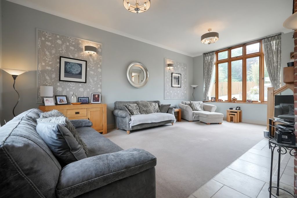 Property photo 2 of 36