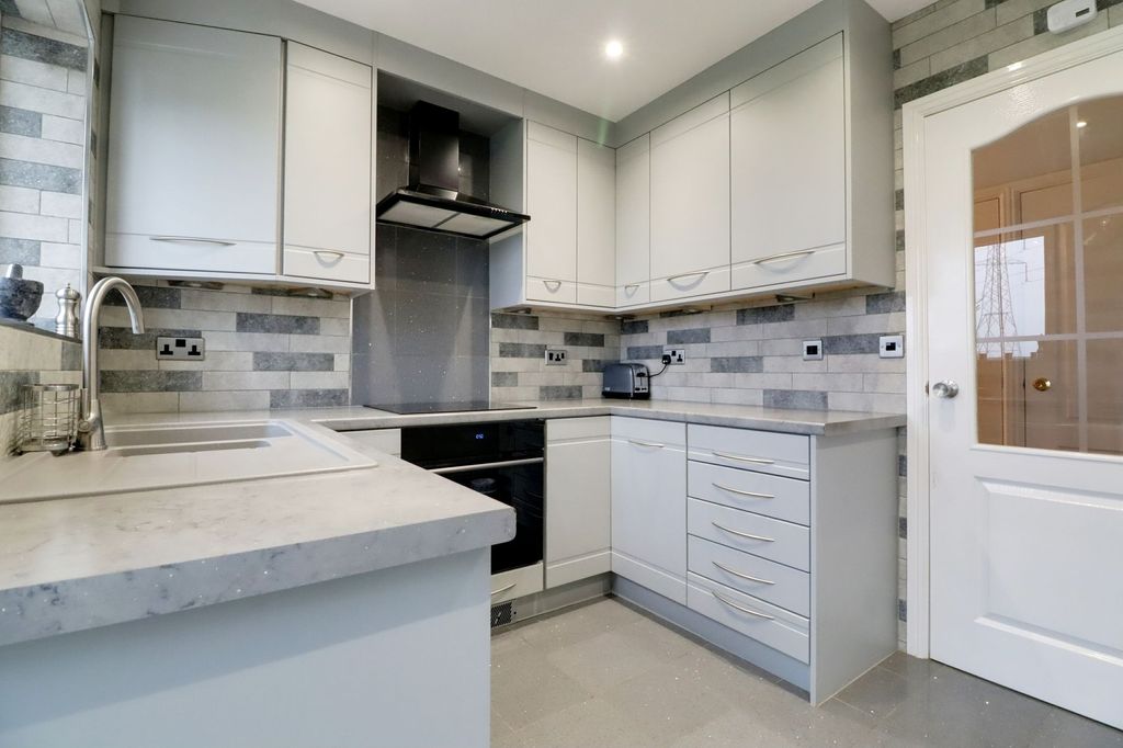 Property photo 2 of 27 Photo 28