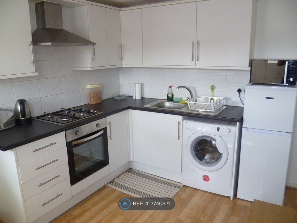 Property photo 2 of 6 Kitchen