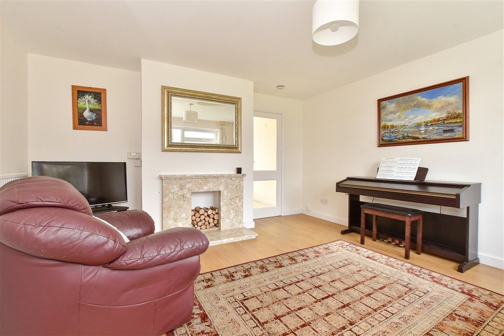 Property photo 3 of 12 Lounge