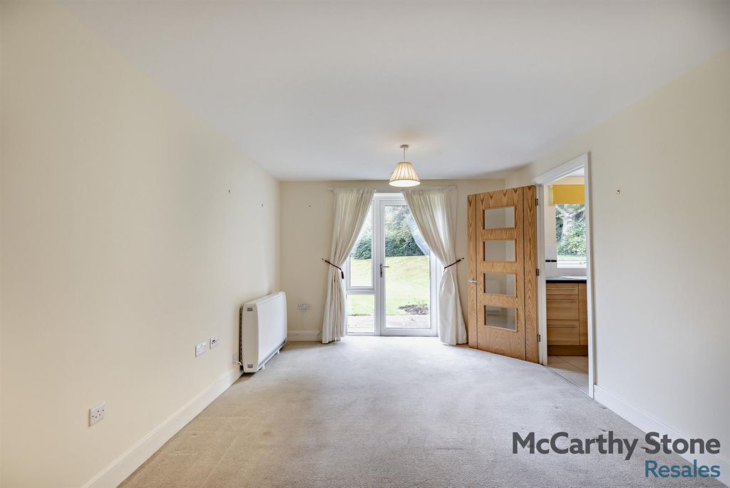 Property photo 3 of 26 8662390-Interior02-800.Jpg