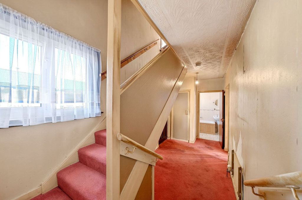 Property photo 2 of 27 Hall