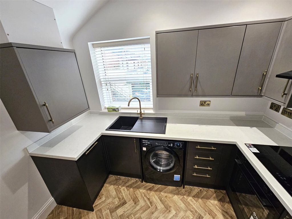 Property photo 3 of 8 Picture No. 14