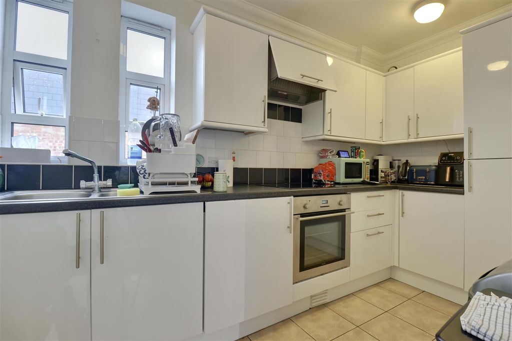 Property photo 1 of 14 0Fc17D1F-5468-4De1-Aa69-D859F20C2F62_1_201_A.Jpeg