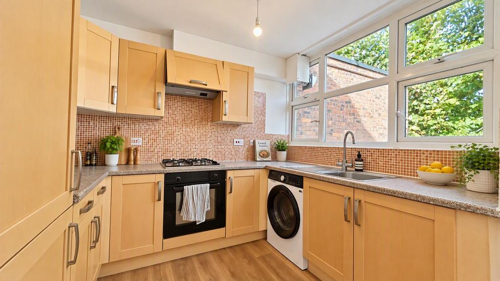 Property photo 2 of 6 Kitchen