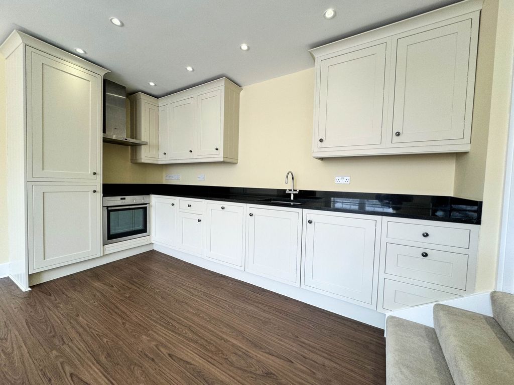 Property photo 2 of 12 E