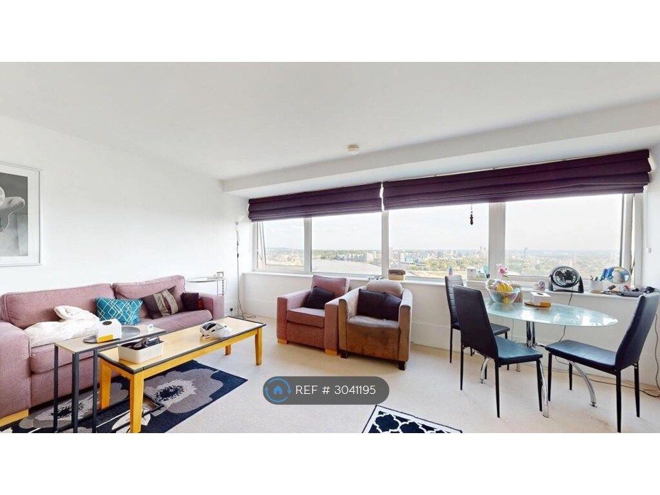 Property photo 1 of 11 Lounge (With East London View)
