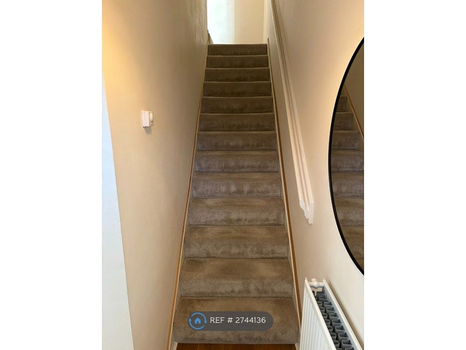 Property photo 3 of 19 Upstairs