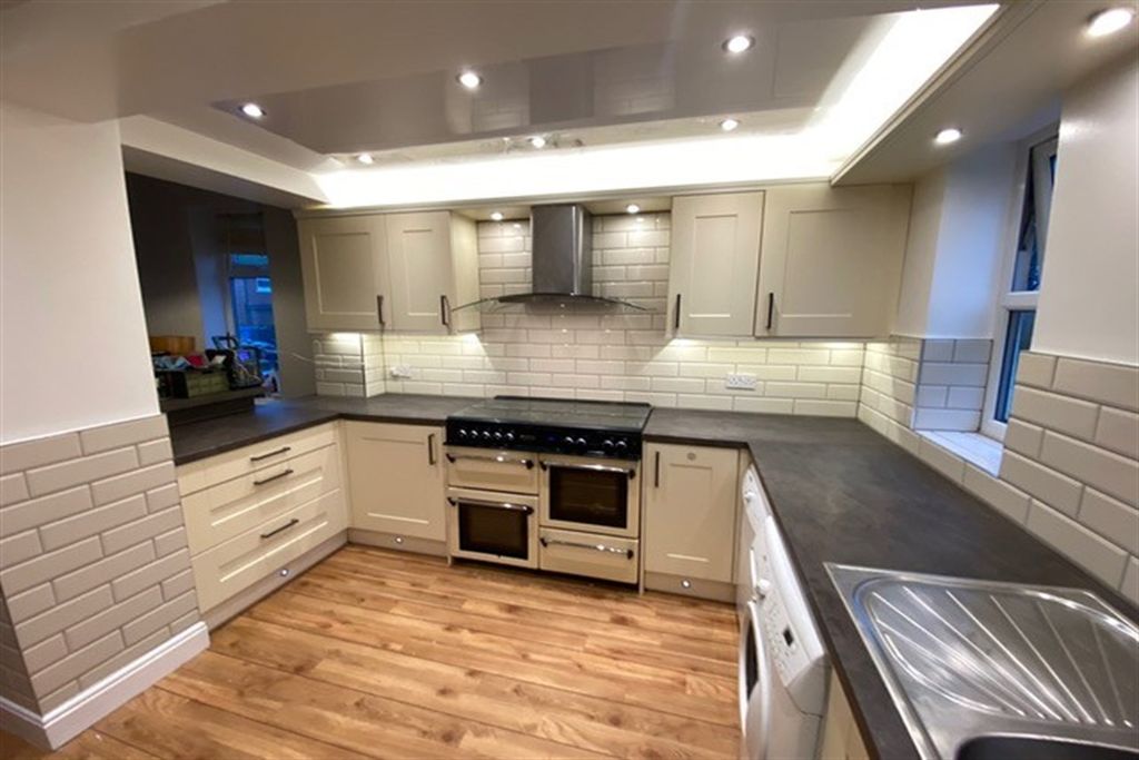 Property photo 3 of 36 Kitchen