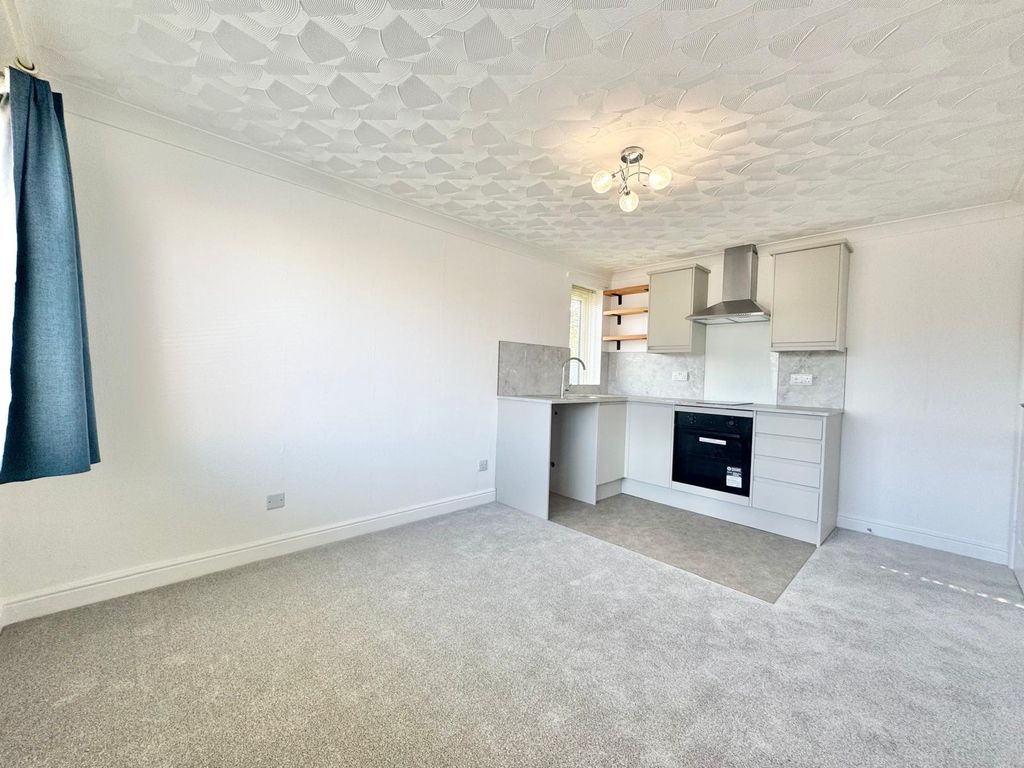 Property photo 3 of 9 Living Room