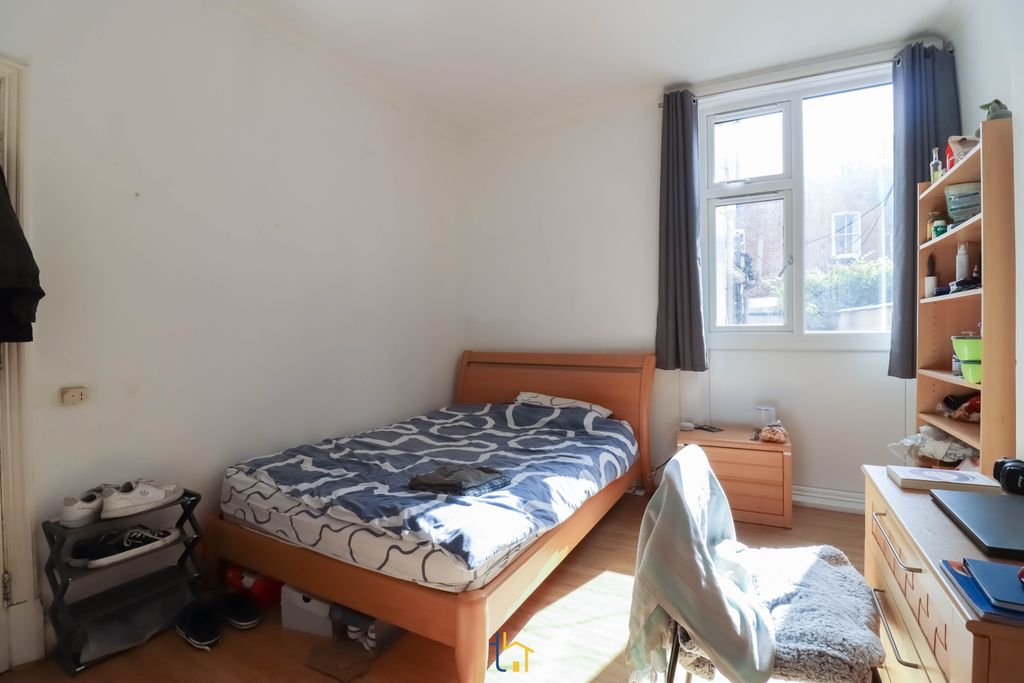 Property photo 3 of 8