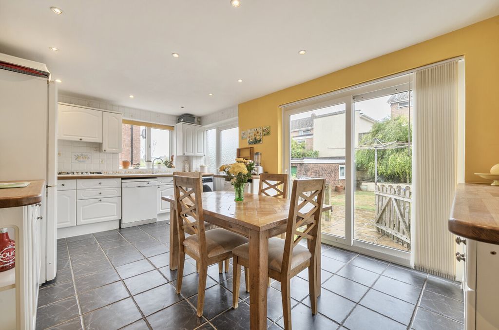 Property photo 3 of 15 1332277-13-6890ce...