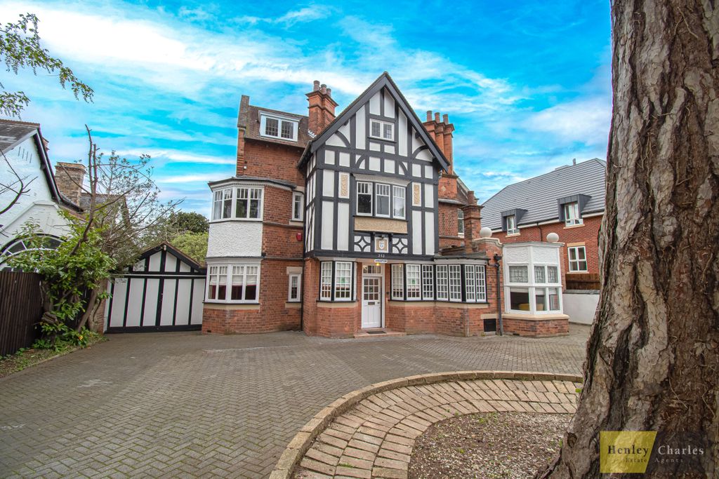 Property photo 1 of 58