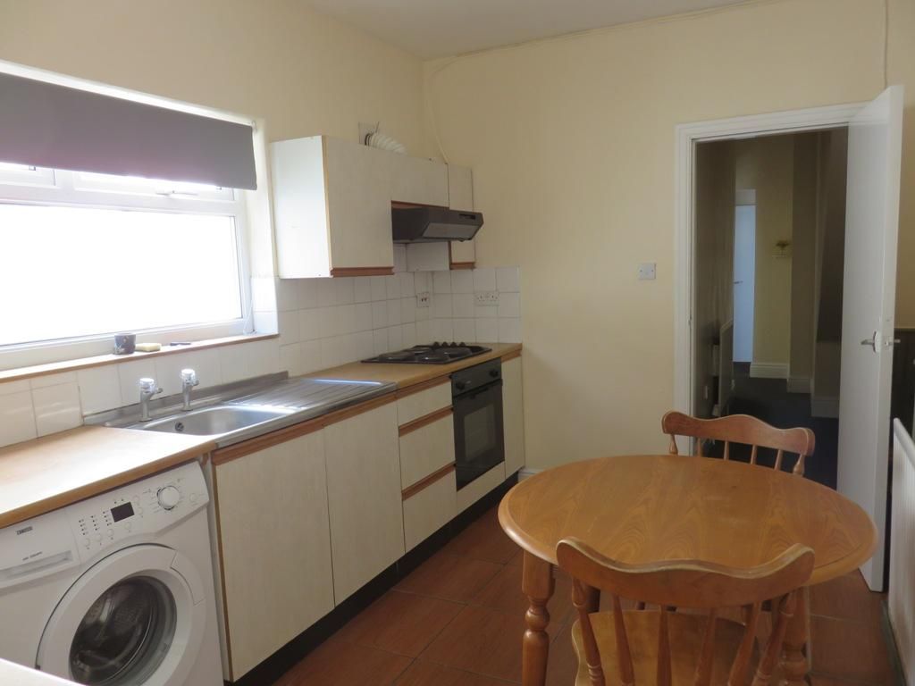 Property photo 2 of 11 Flat 1 Kitchen