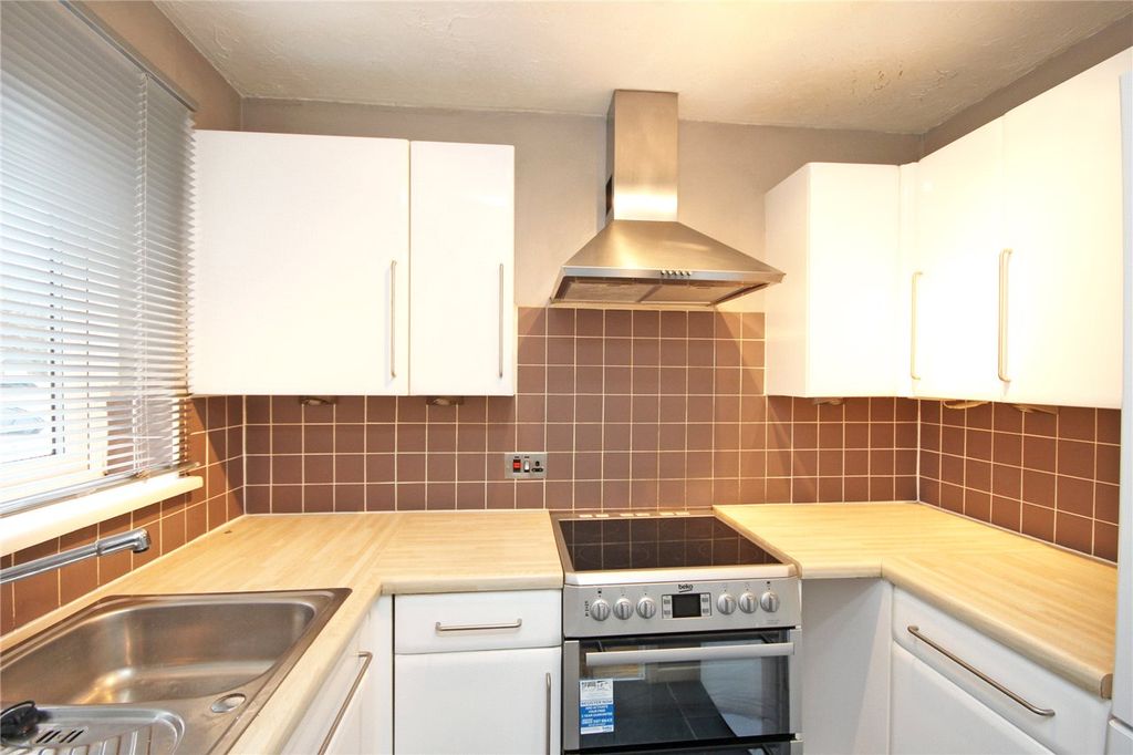 Property photo 2 of 7 Kitchen