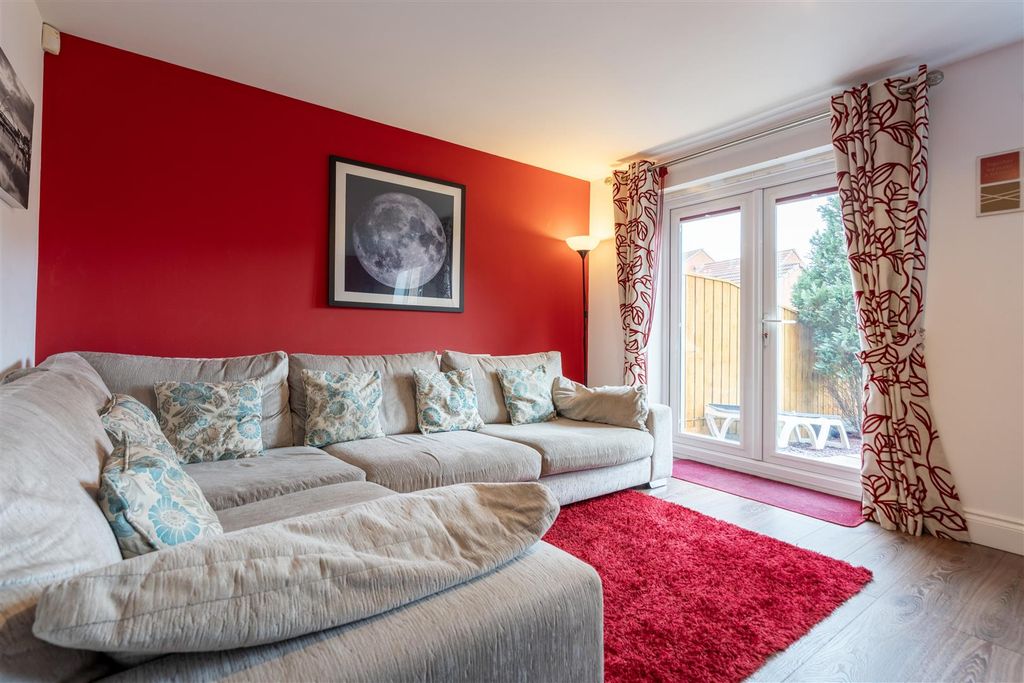 Property photo 2 of 13 Living Room / Diner