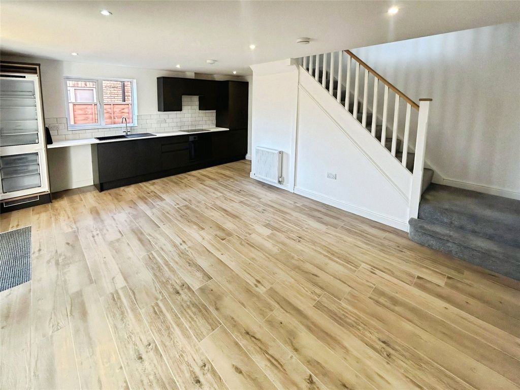 Property photo 3 of 10 Picture No. 12